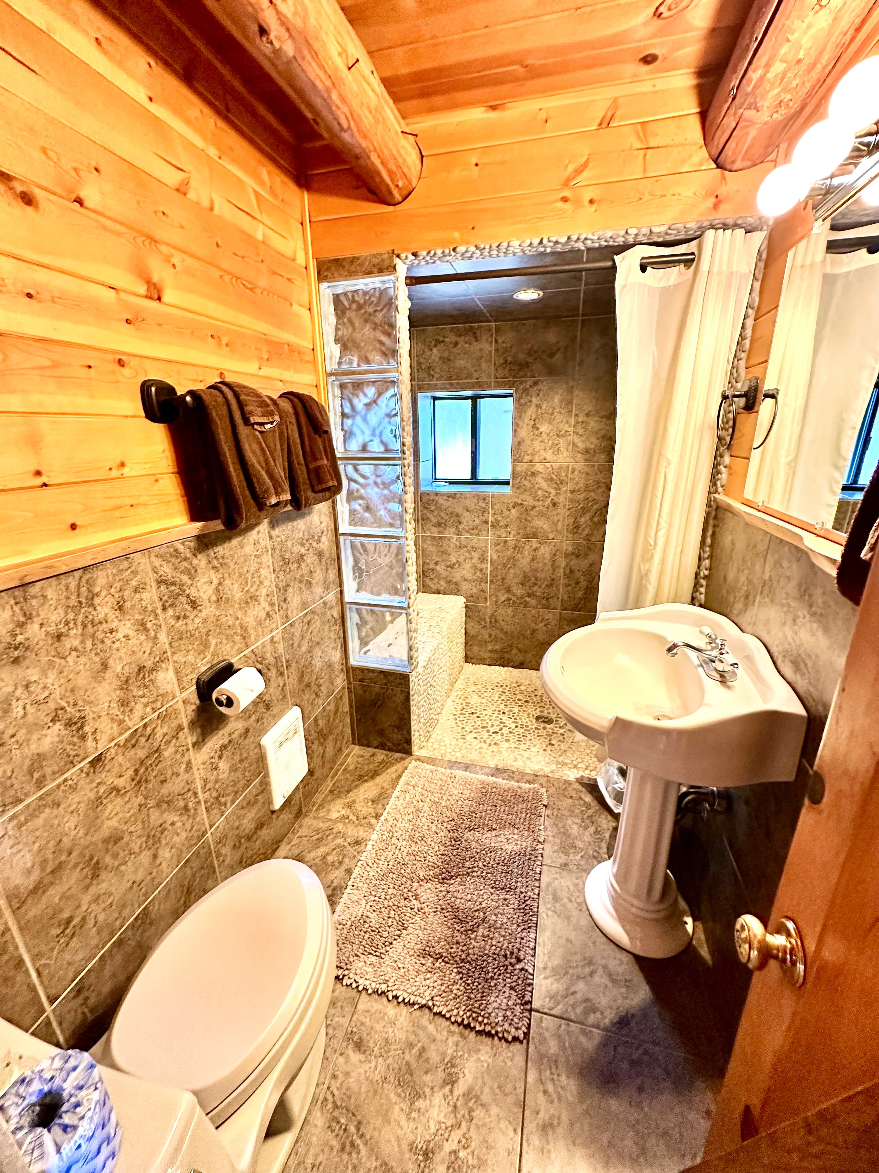 Updated full bathroom